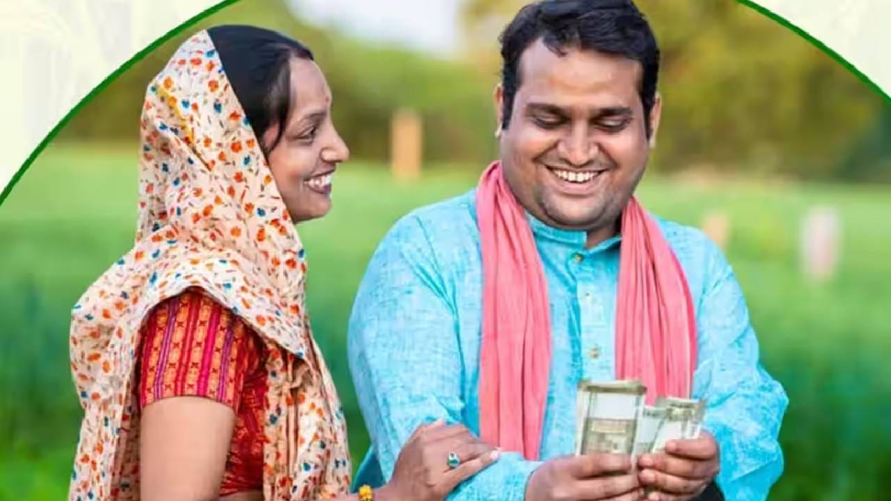 pmkisan.gov.in या वेबसाईटवर जा. शेतकरी कॉर्नर हा पर्याया निवडा. त्यानंतर लाभार्थ्यांच्या यादीवर जा. याठिकाणी तुमचा आधार क्रमांक, खाते क्रमांक टाका. आता "Get Data" वर क्लिक करा. लागलीच पेमेंट स्टेट्सवर क्लिक करून चेक करा.