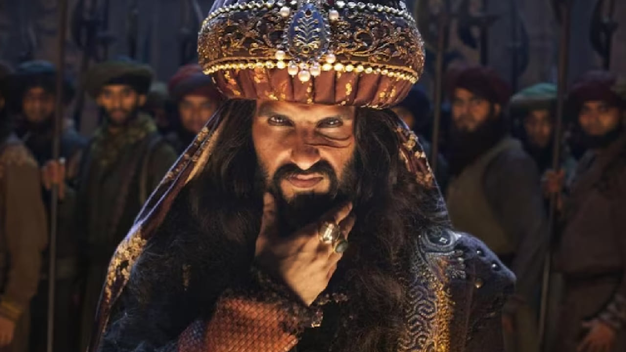 IMDb वर चित्रपटाला 7.1 इतके समाधानकारक रेटिंग मिळाले आहे. दीपिका पादुकोणचे सौंदर्य आणि सशक्त अभिनय, रणवीर सिंगची खलनायकी भूमिका आणि शाहिद कपूरचा पराक्रमी अंदाज प्रेक्षकांना विशेष भावला.