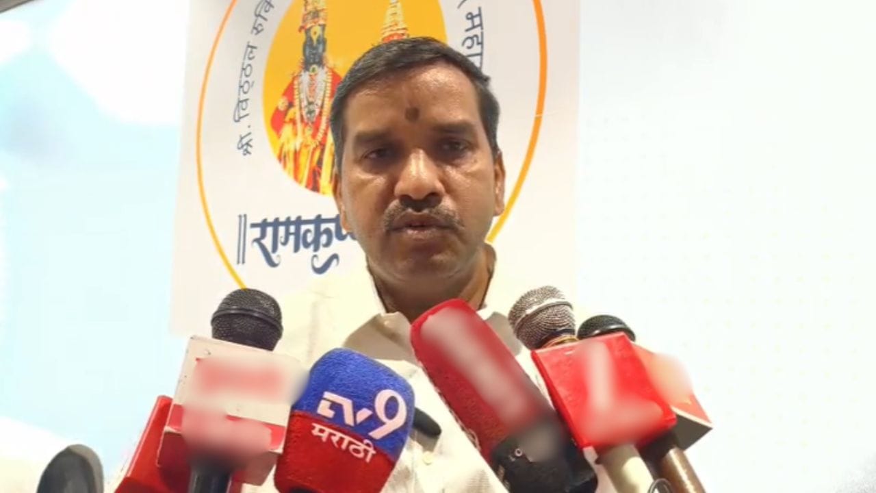 पंढरपूर  : श्री विठ्ठल रुक्मिणी मंदिर समितीच्या अन्नछत्रात नियमित गॅस पुरवढा सुरु आहे. मात्र भविष्यात युद्धजन्य परिस्थितीमुळे जर गॅसचा तुटवडा जाणवला तर अन्नछत्रात अन्न शिजवण्यासाठी पारंपारिक पद्धतीचा म्हणजे चुलीवर आणि डिझेल शेगडी च्या माध्यमातून अन्न शिजवले जाणार आहे अशी माहिती मंदिर समितीचे कार्यकारी अधिकारी राजेंद्र शेळके यांनी दिली आहे.    