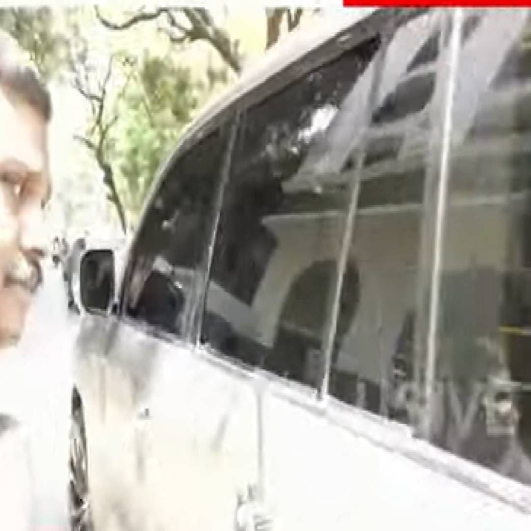 महाराष्ट्राच्या राजकारणात आज एक मोठी घडामोड पहायला मिळाली. राष्ट्रवादी काँग्रेसचे दिवंगत नेते अजित पवार यांचे थोरले सुपूत्र पार्थ पवार आज अचानक शिवतीर्थवर आले होते. तिथे त्यांनी राज ठाकरे यांची भेट घेतली.