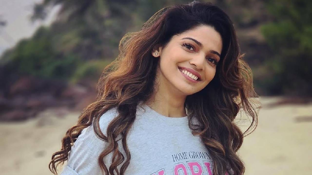 इंडस्ट्रीत काम करताना अनेकदा तिचं नाव सहकलाकारांशी जोडलं गेलं होतं. कधी वैभव तत्त्ववादी, भूषण प्रधान तर कधी गश्मीर महाजनी.. यांच्यासोबत पूजाचं नाव जोडलं गेलं होतं. परंतु त्या चर्चा कधीच खऱ्या नव्हत्या, असं तिने या मुलाखतीत स्पष्ट केलं.  
