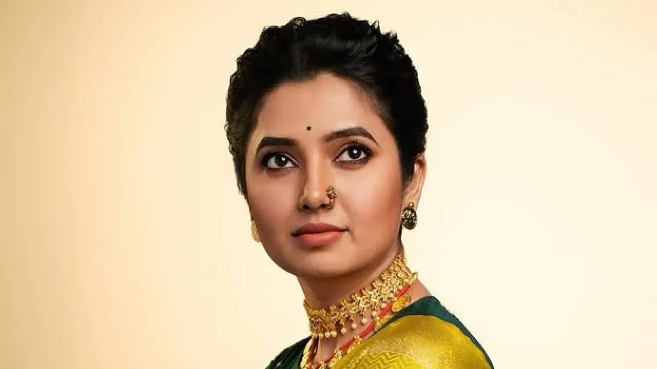 प्राजक्ता माळी सध्या महाराष्ट्राची हास्यजत्रा या लोकप्रिय कार्यक्रमात होस्ट म्हणून दिसत आहे. काही दिवसांपूर्वीच तिची देवखेळ ही वेब सीरिज रिलीज झाली आहे. येत्या काळात तिचे अनेक सिनेमे आणि प्रकल्प पाइपलाइनमध्ये आहेत.