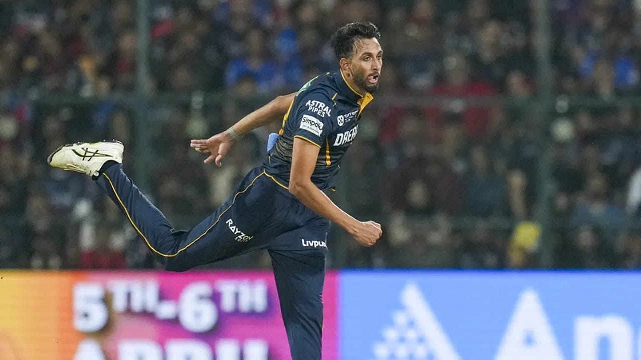 प्रसिध कृष्णा स्टेन याच्यानंतर या यादीत दुसऱ्या स्थानी आहे. प्रसिधने 2022 साली 200 डॉट बॉल टाकले होते. प्रसिध 2022 साली राजस्थान रॉयल्सचं प्रतिनिधित्व करत होता. प्रसिध यंदाच्या 19 व्या मोसमात गुजरात टायटन्सचं प्रतिनिधित्व करणार आहे. (Photo Credit : PTI)