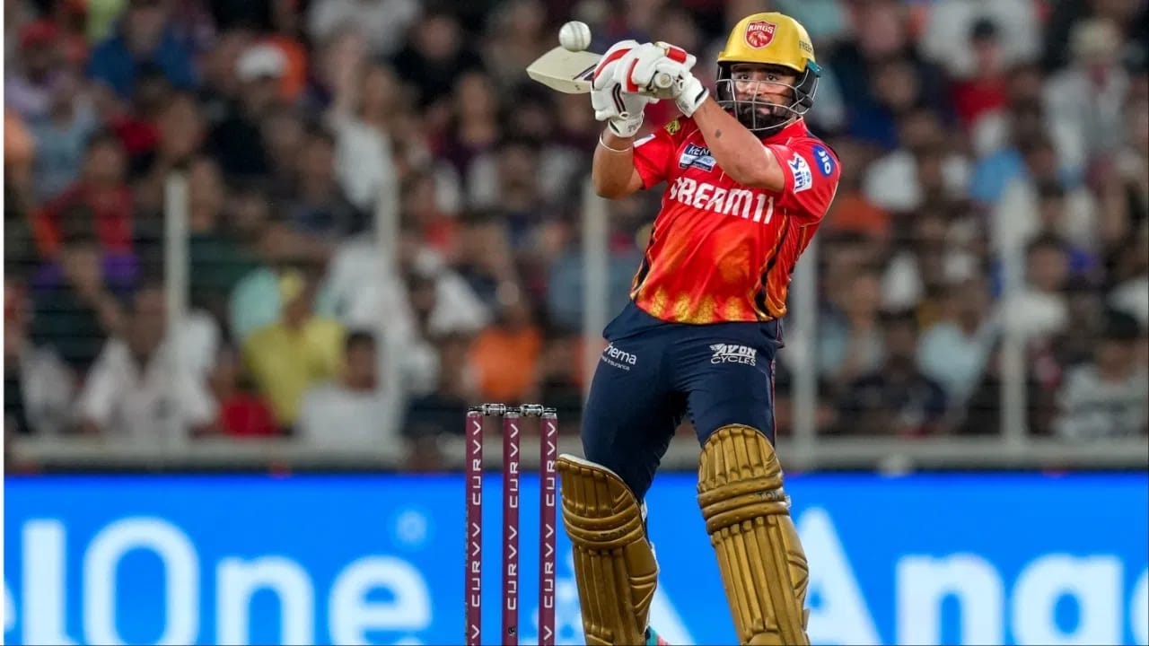 या स्पर्धेत सर्वोच्च धावसंख्येचा यशस्वी पाठलाग करण्याचा अर्थात चेस करण्याचा विक्रम हा पंजाब किंग्सच्या नावावर आहे. पंजाबने केकेआर विरुद्ध 2024 साली 262 धावांचा यशस्वी पाठलाग करुन ऐतिहासिक विजय साकारला होता. (Photo Credit: PTI) 