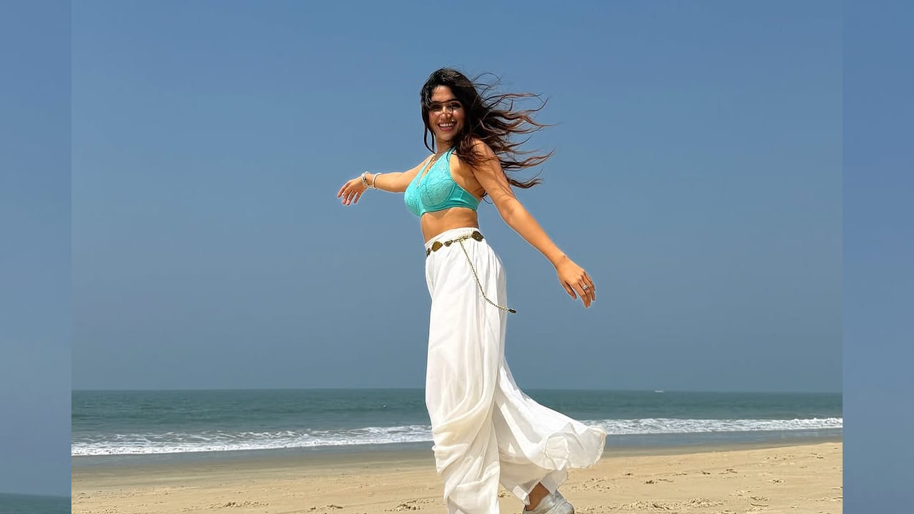 आपल्या प्रभावी अभिनयामुळे पूर्णिमा डे ही घराघरात लोकप्रिय झाली आहे. सध्या ती 'वीण दोघांतली ही तुटेना' या झी मराठीवरील मालिकेत महत्त्वाच्या भूमिकेत दिसत आहे. या मालिकेत ती अभिनेता सुबोध भावेच्या बहिणीची भूमिका साकारत आहे. 