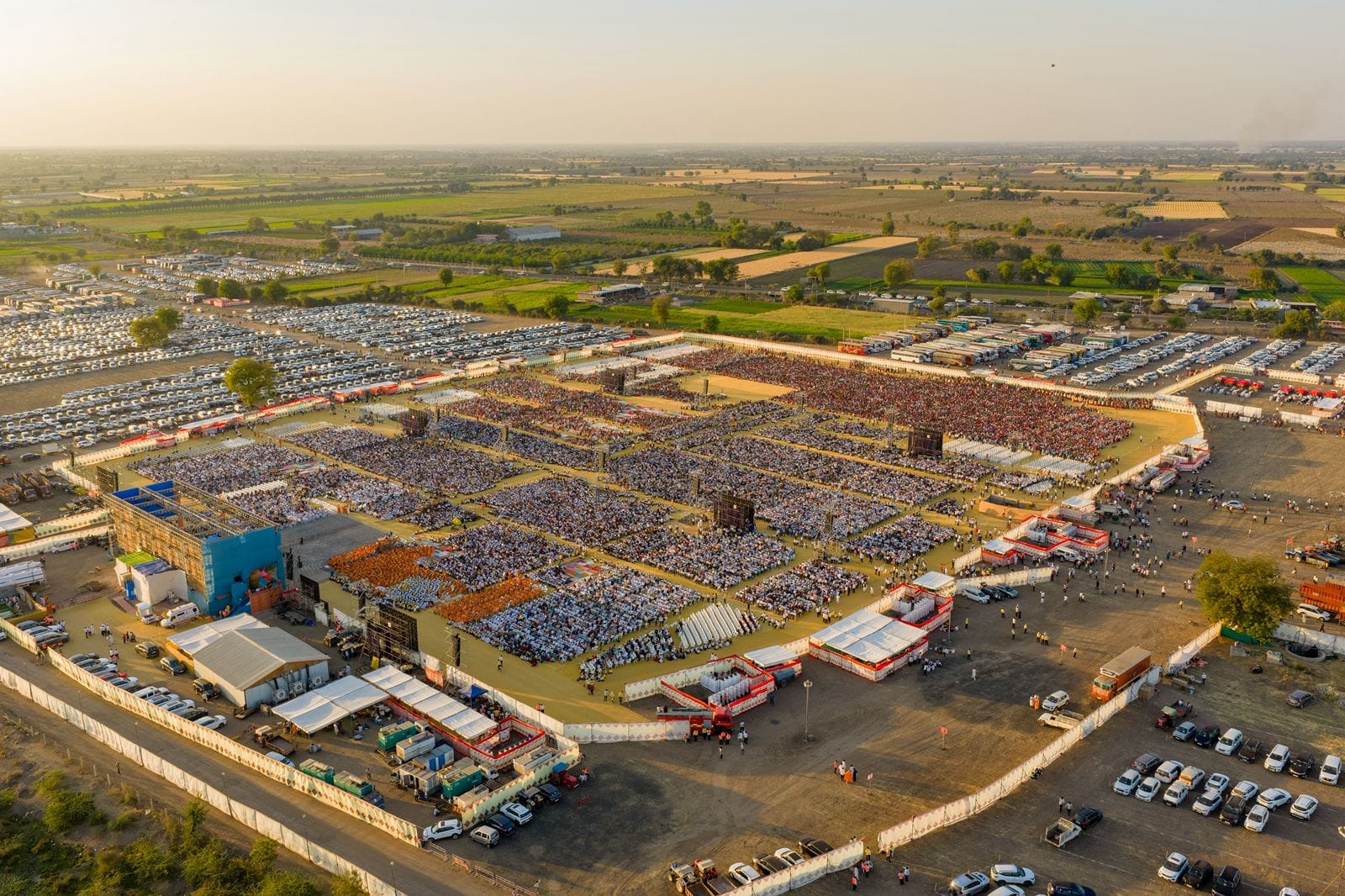 हीच परंपरा काय ठेवत यावेळीदेखील स्वामी महाराज यांनी या उत्सवात मोठ्या उत्साहाने सहभाग नोंदवला. त्यांच्या उपस्थितीतच या उत्सवाची संगता झाली. या अध्यात्मिक उत्सवाचा अनुभव घेण्यासाठी भरत तसेच परदेशातून एकूण 75000 अबालवृद्ध हरीभक्तांनी सहभाग नोंदवला. 