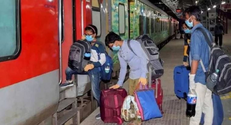 या नियमबदलामुळे तिकीट तपासणीची प्रक्रिया सोपी होणार आहे. टीसीचा वेळही वाचेल आणि प्रवाशांना होणार त्रासही कमी होईल, असे रेल्वे विभागचे मत आहे. दरम्यान, रेल्वेने बदललेल्या या नियमाच सर्व स्तरातून स्वागत केले जात आहे. 