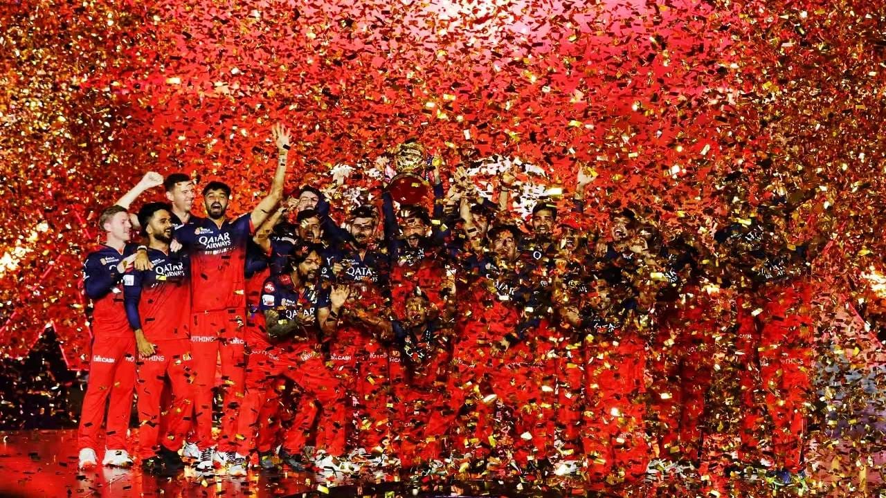 आयपीएल 2026 स्पर्धेला 28 मार्चपासून सुरूवात होणार आहे. या स्पर्धेतील पहिला सामना गतविजेत्या रॉयल चॅलेंजर्स बंगळुरु आणि सनरायझर्स हैदराबाद यांच्यात होणार आहे. हा सामना बंगळुरुचाय् एम चिन्नास्वामी स्टेडियममध्ये होणार आहे. (Photo- Tv9 Network/ Kannad वरून)