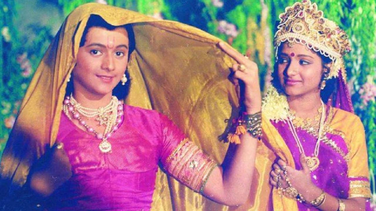 या मालिकेत बालकृष्णाचा रोल स्वप्नील जोशीने निभावला आहे, तर किशोरावस्थेतील त्यांच्या प्रेयसी राधेची भूमिका श्वेता रस्तोगी यांनी साकारली होती. पण जितक्या सहजतेने या भूमिकेने त्यांना रातोरात प्रसिद्धी मिळाली, तितकेच हे रोल मिळवण्यासाठी त्यांना खूप मेहनत घ्यावी लागली होती. मीडिया रिपोर्ट्सनुसार, रामानंद सागर यांनी सुरुवातीला श्वेता रस्तोगी यांना राधेच्या भूमिकेसाठी नाकारले होते. कारण त्यांच्या डायलॉग डिलिव्हरीने रामानंद सागर प्रभावित झाले नव्हते.