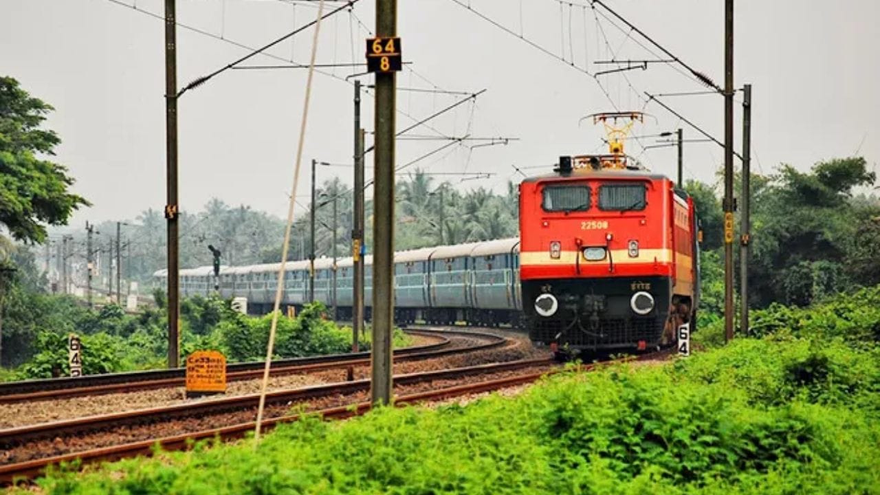 जगातील सर्वात उंच रेल्वे स्टेशन : या प्रकल्पातील सर्वात खास बाब म्हणजे येथे प्रस्तावित तेंगला रेल्वे स्टेशन हे जगातील सर्वात उंच रेल्वे स्थानक ठरू शकते. हे स्थानक समुद्रसपाटीपासून सुमारे 5359 मीटर उंचीवर उभारण्याची योजना आहे.