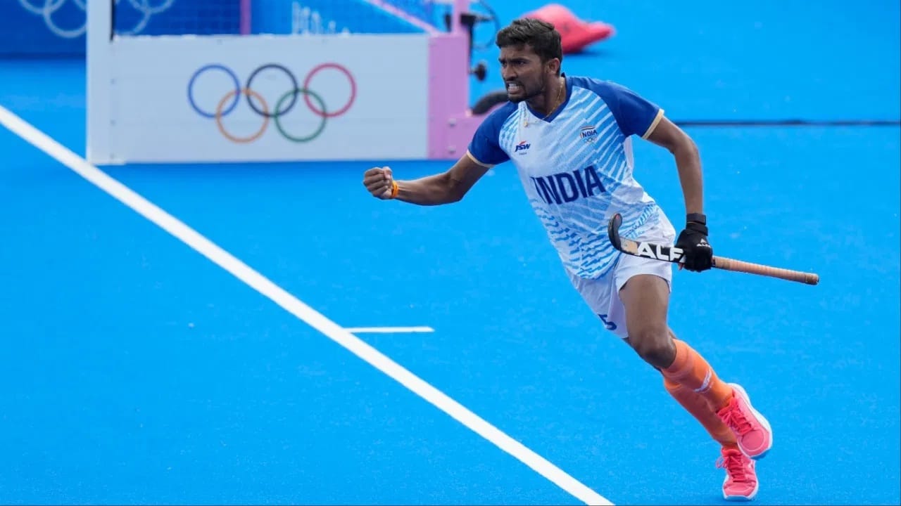 रिंकु व्यतिरिक्त राजकुमार पाल आणि इतर 4 खेळाडूंना युपी सरकारकडून नियुक्ती पत्र देण्यात येणार आहे.  भारतीय हॉकी संघाने पॅरिस ऑलिम्पिकमध्ये कांस्य पदकाची कमाई केली होती. राजकुमार पाल हे कांस्य पदकविजेत्या संघाचे सदस्य होते. (Photo Credit: PTI)