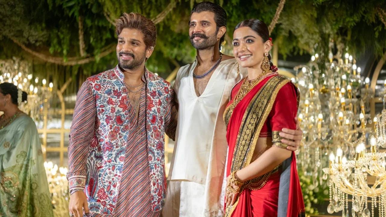 अल्लू अर्जन, कृती सेनन, करण जौहर, मृणाल ठाकुर, राम चरण, चिरंजीवी, नागार्जुन, नागा चैतन्य, दग्गुबती वेंकटेश दोघे रिसेप्शनला आलेले.  सर्वांनी रश्मिका-विजय सोबत फोटो काढले.   