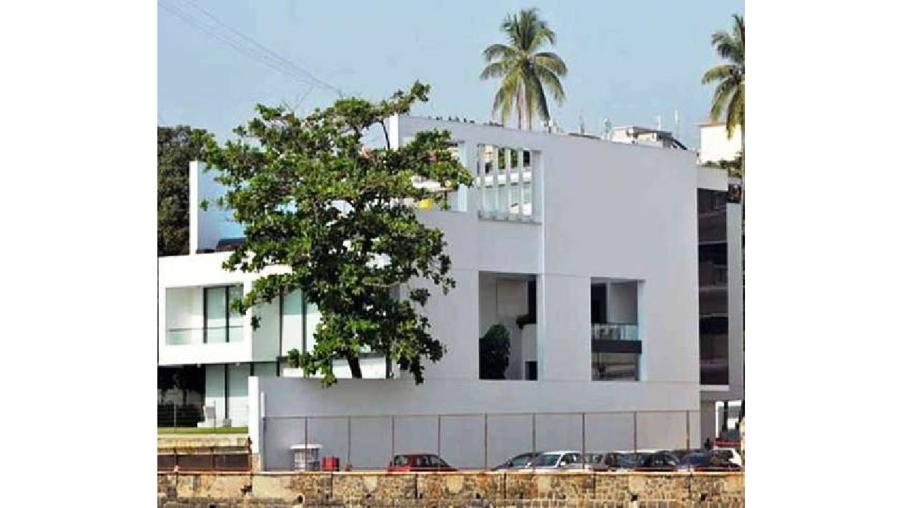 या बंगल्याची एकूण किंमत  150 कोटी रुपयांहून अधिक होऊ शकते. पूर्वी या संपत्तीला बख्तावर या नावाने ओळखले जात होते. पण गेल्या कित्येक वर्षांपासून हा बंगला टाटा कुटुंबियांकडे आहे. 2004 मध्ये महाराष्ट्र हाऊसिंग अँड एरिया डेव्हलपमेंट अथॉरिटी (MHADA) ने हे घर धोकेदायक आणि राहण्यास योग्य नसल्याचा अहवाल दिला होता. त्यानंतर  2008 मध्ये या बंगल्याचे पूनर्निर्माण योजना मंजूर झाली आणि हे घर तयार झाले. 