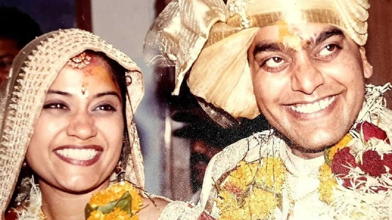 त्यांच्या वैयक्तिक आयुष्याबद्दल बोलायचे झाले तर 25 मे 2001 रोजी त्यांनी अभिनेता आशुतोष राणा यांच्याशी विवाह केला. या दांपत्याला शौर्यमन आणि सत्येंद्र अशी दोन मुले आहेत. 