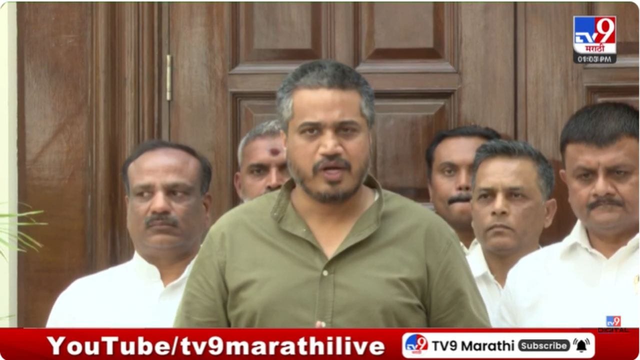 व्ही.के. सिंगला का वाचवलं जातंय? रोहित पवारांचा गंभीर सवाल