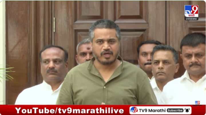 व्ही.के. सिंगला का वाचवलं जातंय? रोहित पवारांचा गंभीर सवाल व्ही.के. सिंगला का वाचवलं जातंय? रोहित पवारांचा गंभीर सवाल