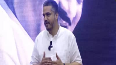 Rohit Pawar : पत्रकार परिषदांमुळे हादरल्याने मॅनेज करण्याचा प्रयत्न का? रोहित पवारांच्या जवळच्या व्यक्तीला कोणाचा फोन आला? खळबळजनक गौप्यस्फोट