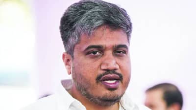 रोहित पवार यांनी घेतली अरविंद केजरीवाल यांची भेट, दिल्लीतील महत्वाच्या नेत्यांची...