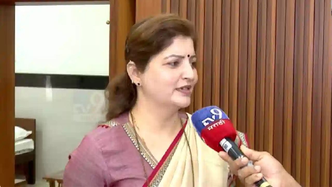 रुपाली चाकणकरांचं पहिलं ट्विट; दोन पानी पत्र..., भोंदू बाबा अशोक खरात प्रकरणात नेमकं काय घडतंय? रुपाली चाकणकरांचं पहिलं ट्विट; दोन पानी पत्र..., भोंदू बाबा अशोक खरात प्रकरणात नेमकं काय घडतंय?