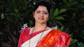 राजकारणात रुपाली चाकणकर यांना बसणार अजून एक मोठा धक्का.