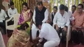 महिला आयोगाच्या अध्यक्ष त्यांच्या पदराने.. चाकणकर यांच्यावर आरोप