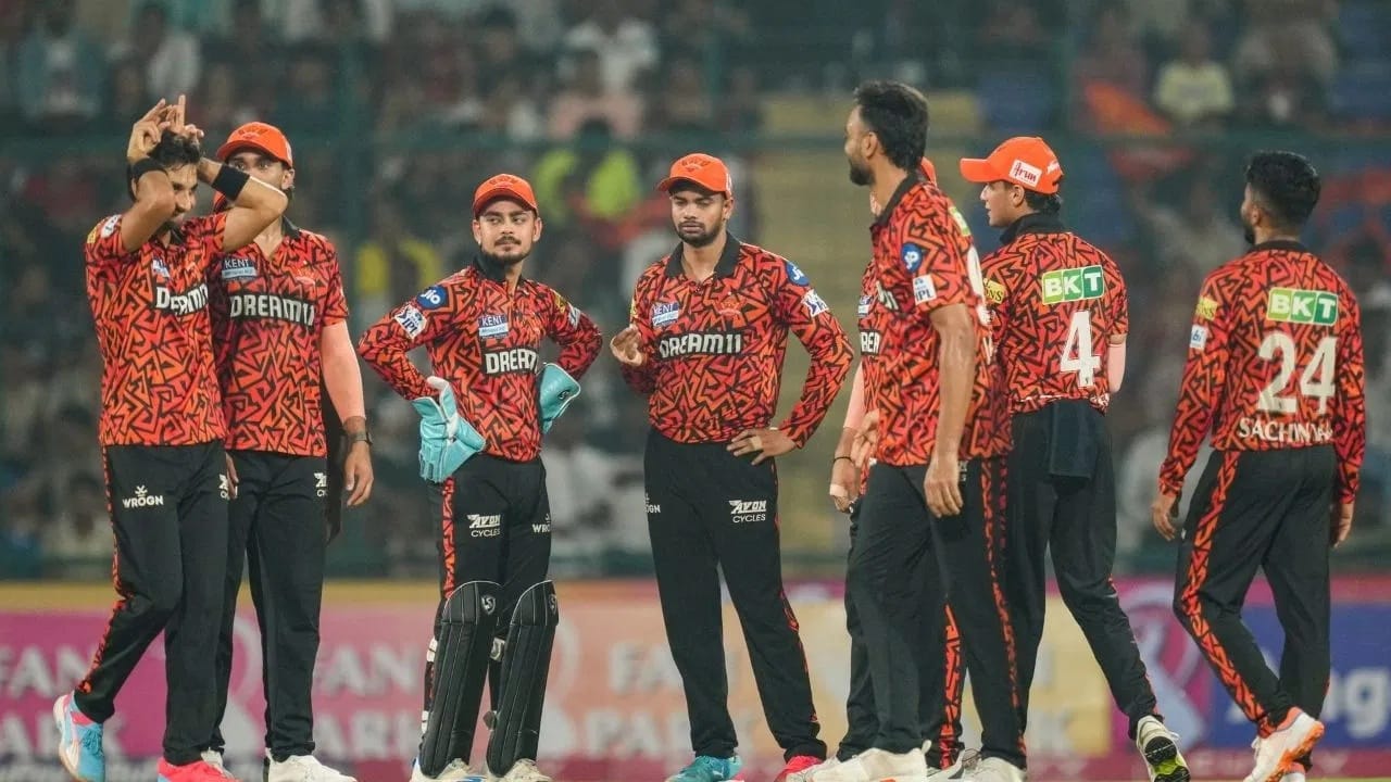 आयपीएलच्या 19 व्या मोसमाआधी एका मागोमाग एक खेळाडू दुखापतीमुळे बाहेर होत आहेत. कोलकाता नाईट रायडर्स, चेन्नई सुपर किंग्स, राजस्थान रॉयल्सनंतर आता सनरायजर्स हैदराबादला मोठा झटका लागला आहे. (Photo Credit: PTI)