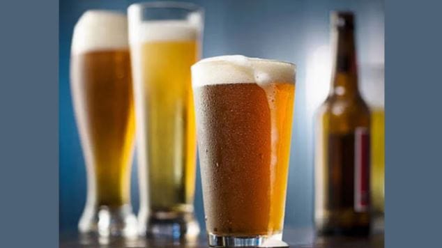 तर काही बिअर या एकदम स्ट्राँग असतात. बिअरमध्ये अल्कोहोलचे प्रमाण जेवढे जास्त, तेवढीच जास्त आणि लवकर नशा चढते. तसे पाहायचे झाले तर बिअरमध्ये साधारण 5 टक्के (अल्कोहोल बाय व्हॉल्यूम) अल्कोहोल असते. परंतु काही स्ट्राँग बिअरमध्ये यापेक्षा जास्त अल्कोहोल असते. 