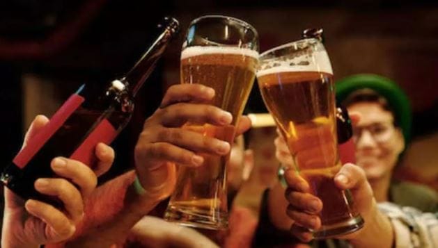 गॉडफादर हा बिअरचा ब्रँडदेखील खूपच प्रसिद्ध आहे. या बिअरमध्ये साधारण 8 टक्के अल्कोहोल असते. भारतात सर्वाधिक विकल्या जाणाऱ्या बिअरमध्ये या ब्रँडचे नाव प्रामुख्याने घेतले जाते. पंजाब, राजस्थान यासारख्या राज्यांत हा ब्रँड खूप प्रसिद्ध आहे. 