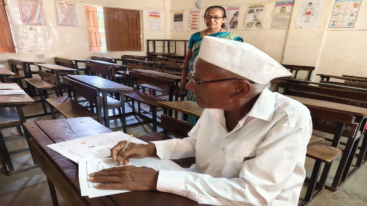 ज्यांना लिहिता-वाचता येत नाही अशा व्यक्तींना साक्षर करण्यासाठी पंचायत समितीच्या वतीने हे अभियान राबवले जात आहे.शंभरीच्या उंबरठ्यावर असलेल्या साळवे आजोबांनी 'मला साक्षर व्हायचंय' हा जो संदेश दिला आहे, तो आजच्या तरुण पिढीसाठी नक्कीच प्रेरणादायी ठरणार आहे.