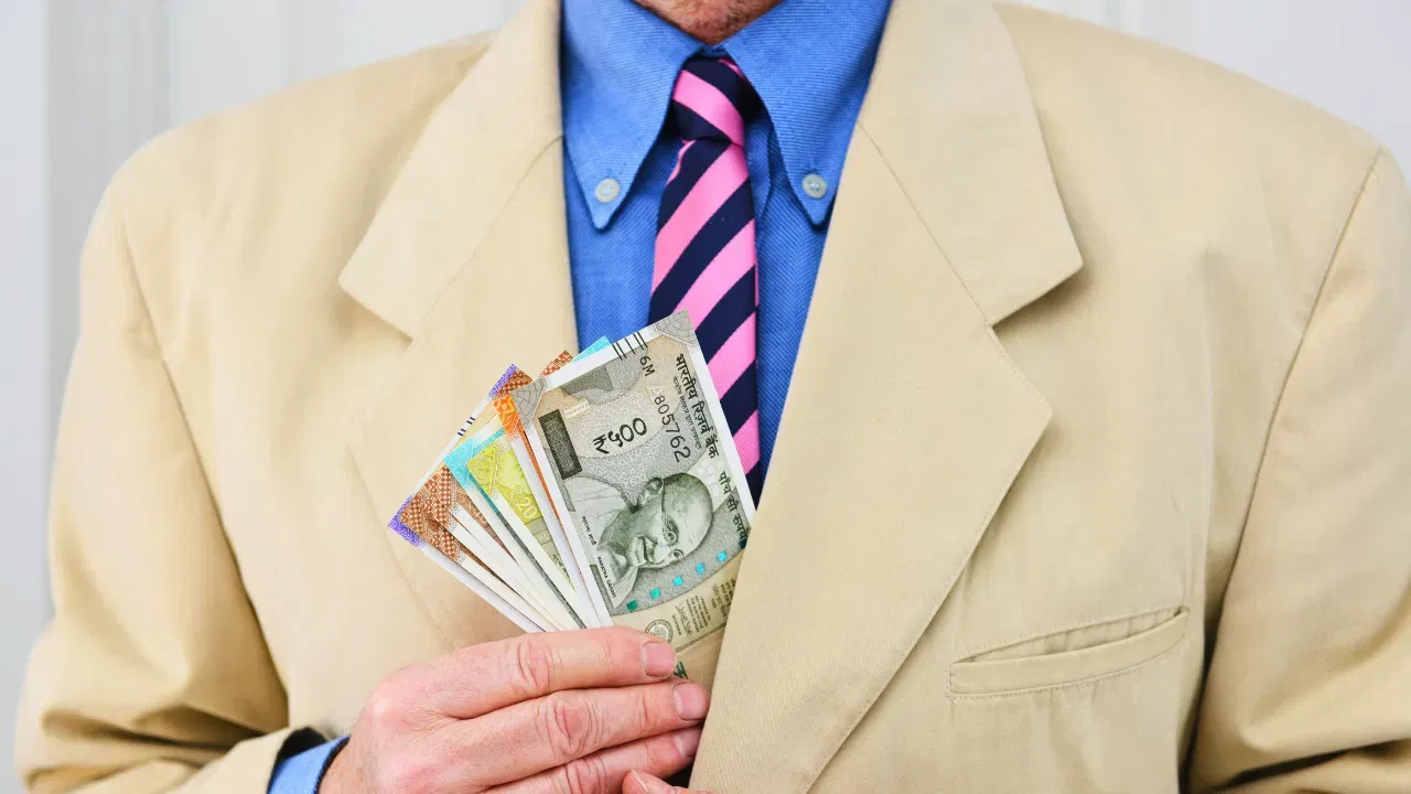 काय उत्तर द्यायचे : जर तुमचा पगार एवढा चांगला असेल की तो सांगून समोरच्यावर प्रभाव पडू शकतो तर त्यांना बिनधास्तपणे आपली खरी सॅलरी सांगावी.