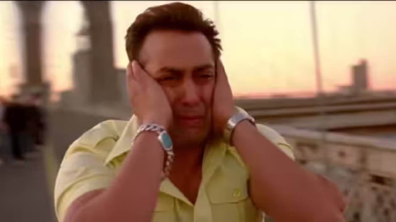 फराह खानने सांगितलेल्या गाण्यात न्यूयॉर्कच्या ब्रुकलिन ब्रिजवर सलमानचा इमोशनल सीन आहे. हे गाणे आहे 'सौ दर्द'. ब्रिजवर उभ्या असलेल्या सलमानला शॉट देताना अचानक खरोखर रडू आले. फराह म्हणाली, “तो तिथे ब्रुकलिन ब्रिजवर रडत उभा होता. आम्हाला शॉट कट करायचा नव्हता. आम्ही फक्त त्याच्याभोवती कॅमेरा फिरवत होतो. मी पहिल्यांदाच सलमानला त्याच्या वेदना अशा पद्धतीने व्यक्त करताना पाहिले. त्याच्या आयुष्यात त्या वेळी जे चालले होते, ते सगळे त्याने त्या सीनमध्ये ओतले. माझे हृदय तुटले तेव्हा.”