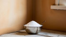 घराच्या कोपऱ्यात मीठ ठेवायचा करताय विचार, त्याने नेमकं काय होतं?.