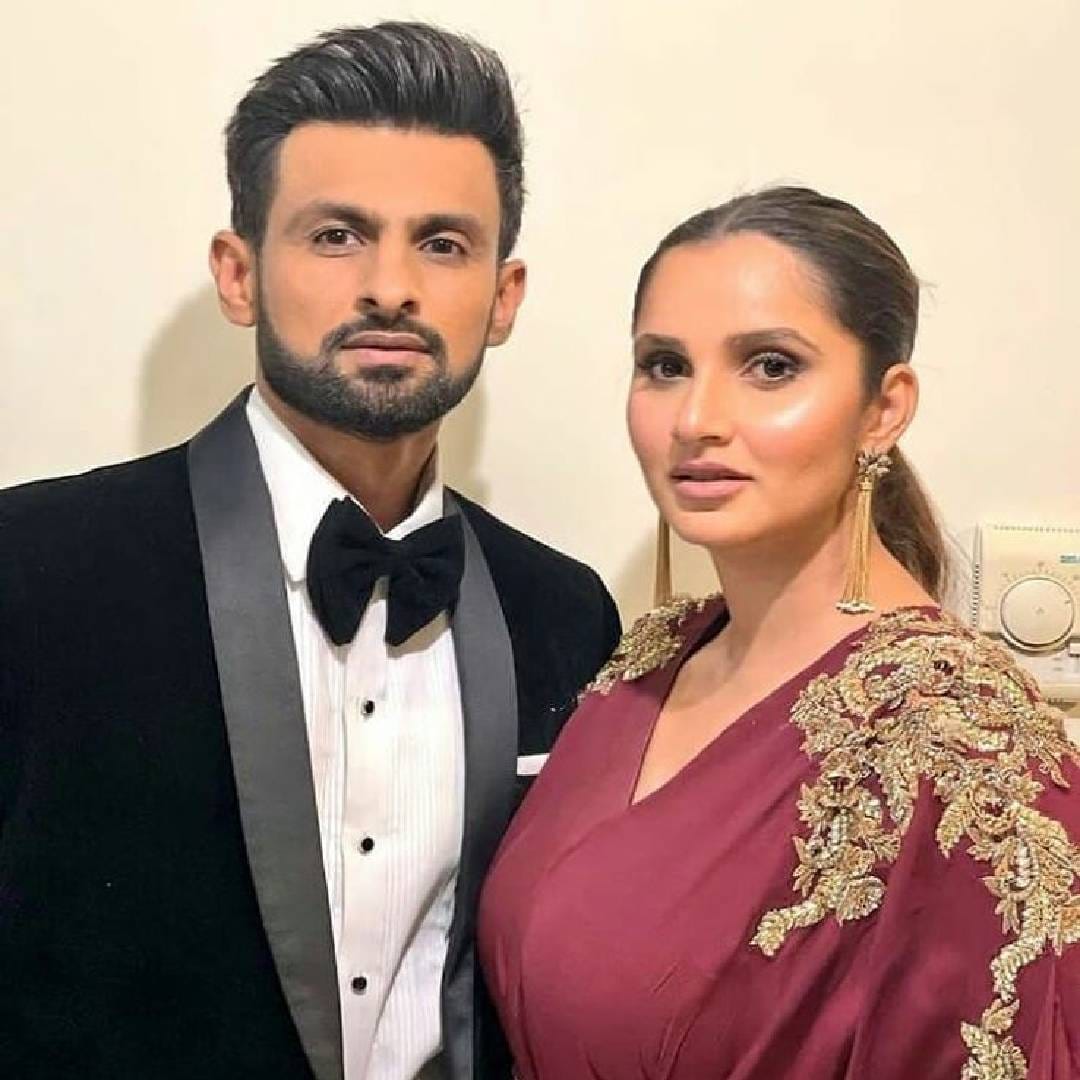 भारताची स्टार टेनिसपटू सानिया मिर्झा आणि शोएब मलिक यांच्या नात्याचं सत्य कोणापासून लपलेलं नाही. सानिया आणि शोएब यांनी 2010 मध्ये लग्न केलं होतं. परंतु 2023 मध्ये घटस्फोट जाहीर करत त्यांनी चाहत्यांना मोठा धक्का दिला. 
