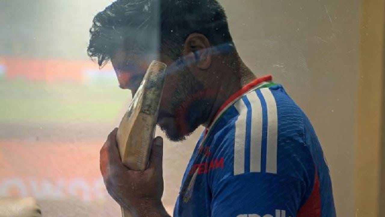 2025 मध्ये, जेव्हा संजू फॉर्मसाठी संघर्ष करत होता आणि त्याला वर्ल्ड कप इलेव्हनमधून वगळण्यात आले, तेव्हा चारुलता हीच त्याचा सर्वात मोठा आधार होता. कालच्या या यशासाठी तिचा शांत, खंबीर आधार किती महत्त्वाचा आहे हे सिद्ध केले.