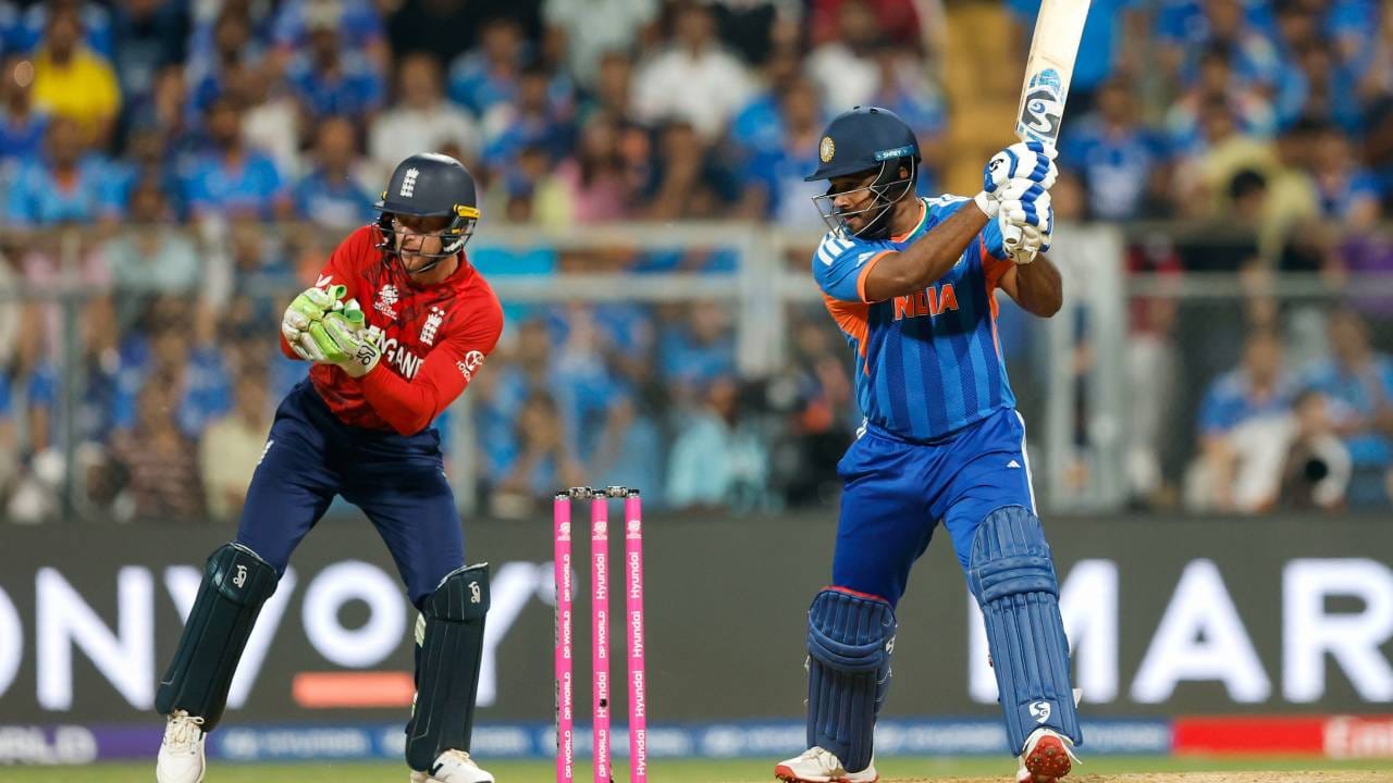 संजू सॅमसन टी20 आंतरराष्ट्रीय कारकि‍र्दीत आतापर्यंत 61 सामन्यातील 53 डाव खेळला आहे. यात त्याने 3 शतकांसह 1310 धावा केल्या आहेत.  61 सामन्यात संजू सॅमसनने 25 पेक्षा जास्त धावा केलेल्या 16 डावात विजय मिळवला आहे. (Photo- BCCI Twitter)