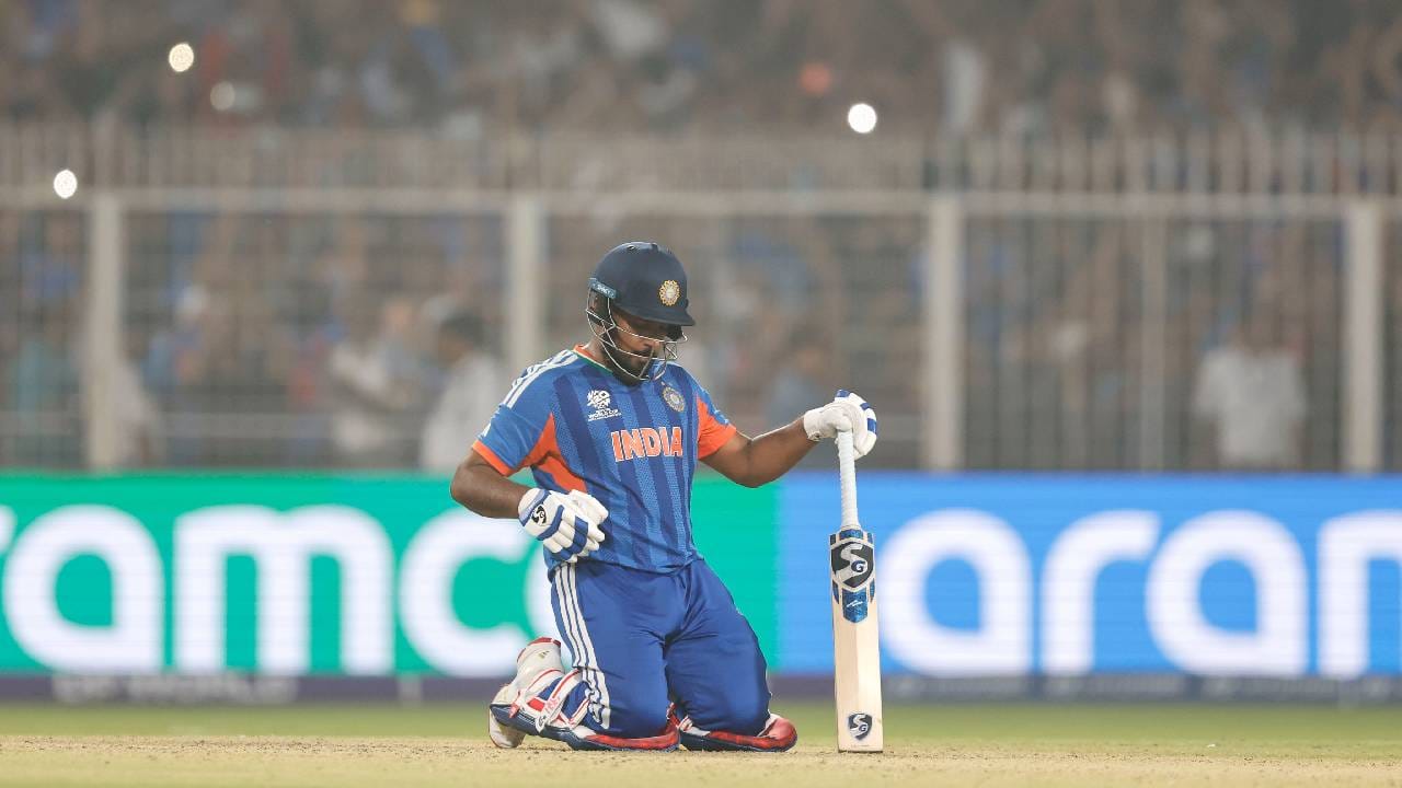 संजू सॅमसनने एका पर्वात सर्वाधिक षटकार मारण्याचा विक्रमही आपल्या नावावर केला आहे. या सामन्यातही त्याने अर्धशतकाच्या पुढे खेळताना एकूण 8 षटकार मारले. त्याने 46 चेंडूत 5 चौकार आणि 8 षटकार मारत 89 धावांची खेळी करून बाद झाला. (Photo- BCCI Twitter)