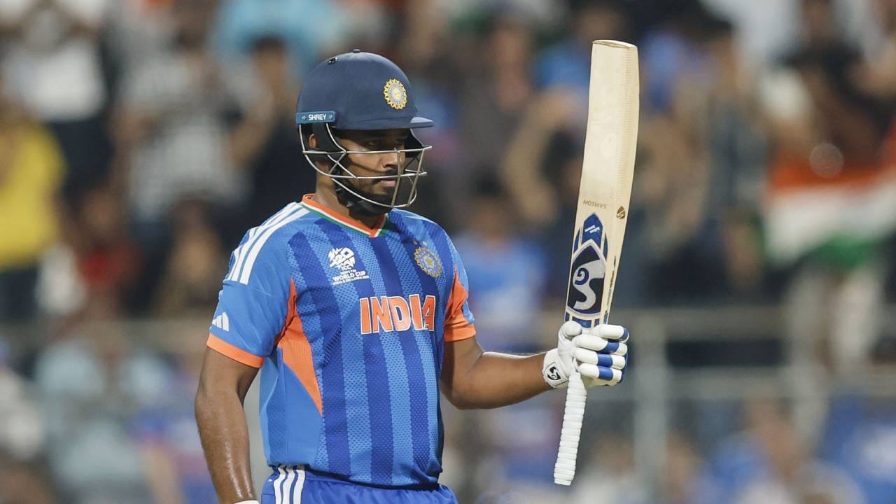 संजू सॅमसनने 33 चेंडूत 4 चौकार आणि 3 षटकार मारत 50 धावा केल्या. यावेळी त्याचा स्ट्राईक रेट हा 151.52 चा होता. यासह त्याने टी20 वर्ल्डकप स्पर्धेत सलग अर्धशतकी खेळई करणारा सातवा फलंदाज ठरला आहे. (Photo- BCCI Twitter)