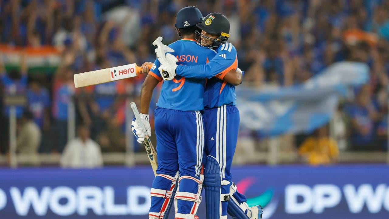 संजू टी20 वर्ल्डकप स्पर्धेच्या उपांत्य आणि अंतिम फेरीत अर्धशतक ठोकणारा तिसरा फलंदाज ठरला आहे. यापूर्वी विराट कोहली आणि शाहिद आफ्रिदीने असा कारनामा केला होता. आता संजू सॅमसन या पंगतीत बसला आहे. (Photo- BCCI Twitter)