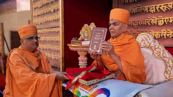 BAPS चे स्वामी भद्रेशदासजी यांच्या ‘प्रस्थान चतुष्टय ब्रह्मघोष’ ग्रंथाला साहित्य अकादमी पुरस्कार जाहीर