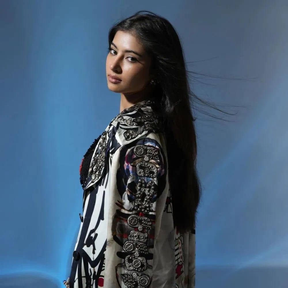 मिळालेल्या माहितीनुसार, सारा अर्जुनला 'धुरंधर' आणि 'धुरंधर द रिव्हेंज' या दोन सिनेमांमधील तिच्या भूमिकांसाठी प्रत्येकी 1 कोटी रुपये मानधन मिळाले आहे. 