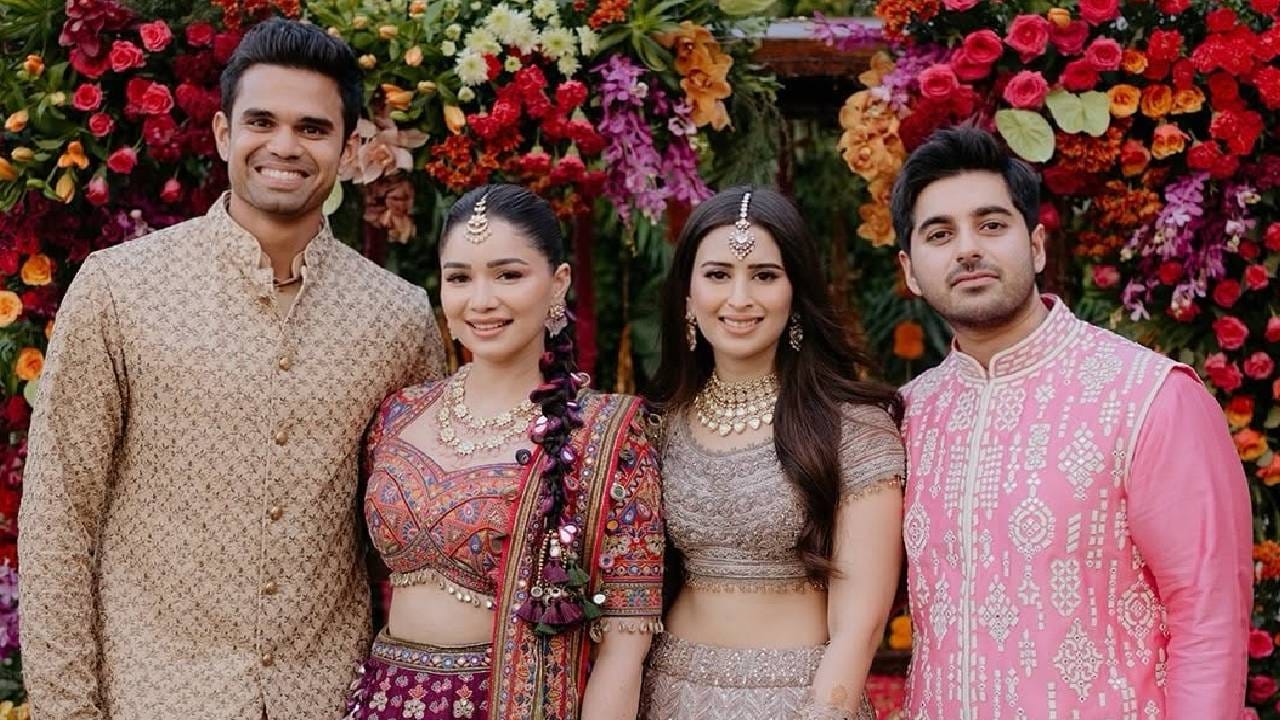 मास्टरब्लास्टर सचिन तेंडुलकर यांचा मुलगा अर्जुन तेंडुलकर नुकताच लग्नबंधनात अडकला. सानिया चंडोकशी अर्जुनचं लग्न धूमधडाक्यात पार पडलं. या लग्नसोहळ्याचे आणि त्यापूर्वीच्या विविध कार्यक्रमांचे फोटो, व्हिडीओ साराने इन्स्टाग्रामवर शेअर केले आहेत.