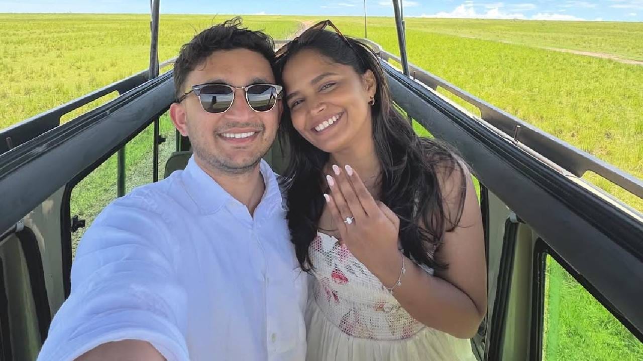 केन्याच्या प्रसिद्ध मसाई मारा राष्ट्रीय अभयारण्यातच शरयूला तिच्या प्रियकराने लग्नासाठी प्रपोज केलं आहे. या प्रपोजलचे सुंदर फोटो तिने इन्स्टाग्रामवर शेअर केले आहेत. '(कथेतील अनपेक्षित वळण) इथली सर्वात अविश्वसनीय गोष्ट म्हणजे प्रपोजल होतं,' असं कॅप्शन देत तिने आनंद व्यक्त केला आहे. 
