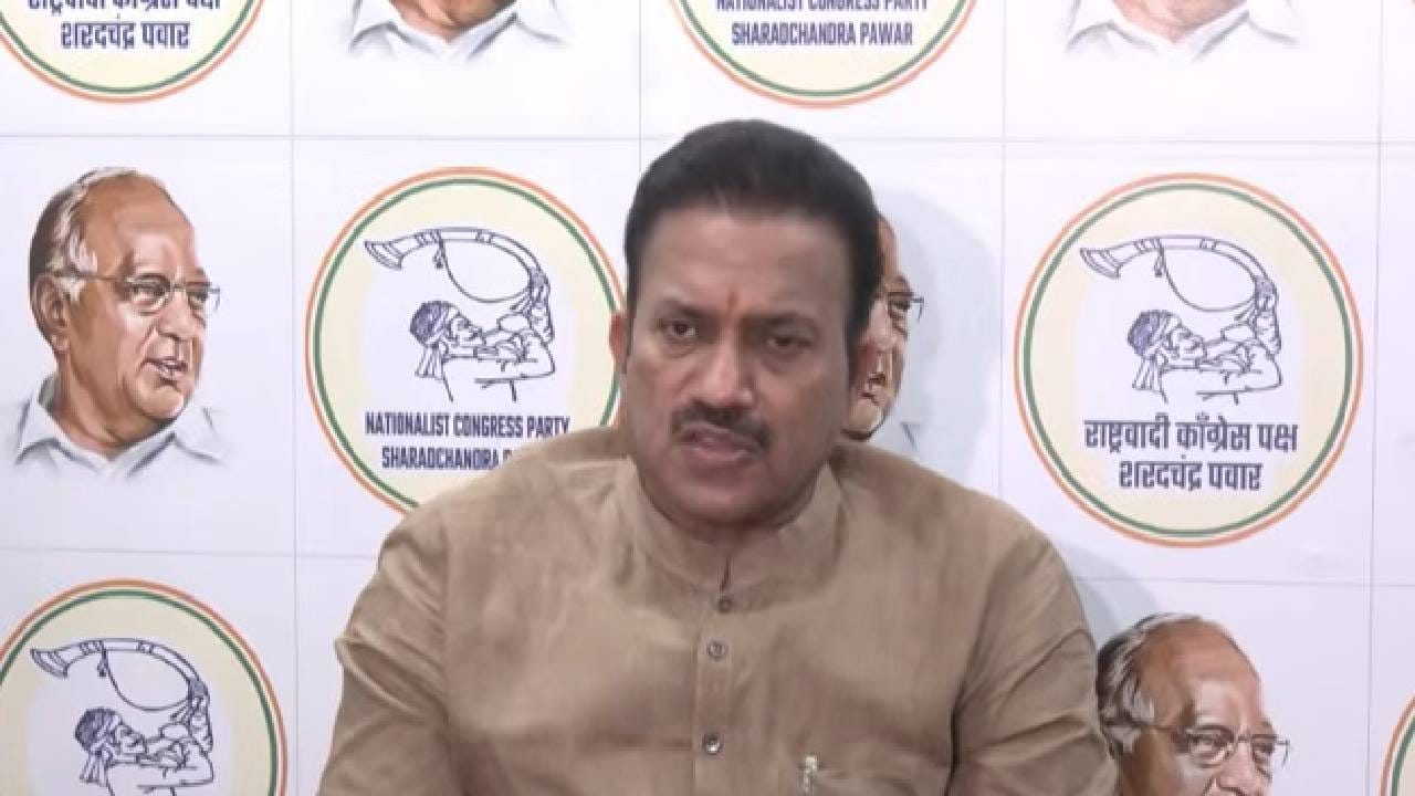 Shashikant Shinde : सातारा SP च्या रजा वादावर शशिकांत शिंदे यांचं मोठं वक्तव्य, याचा अर्थ राज्य सरकारने.. Shashikant Shinde : सातारा SP च्या रजा वादावर शशिकांत शिंदे यांचं मोठं वक्तव्य, याचा अर्थ राज्य सरकारने..