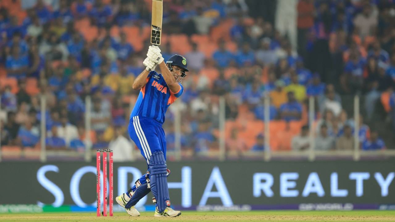 टीम इंडियाने टी20 वर्ल्डकप 2024 स्पर्धेत एकूण 153 चौकार आणि षटकार मारले होते. पण आता हा आकडा 200 च्या पार जाण्याची शक्यता आहे. कारण भारताने सुपर 8 फेरीतच 179 धावांचा आकडा गाठला आहे. अंतिम फेरी गाठली तर आरामात 200 पार चौकार षटकार होतील. (Photo- BCCI Twitter)