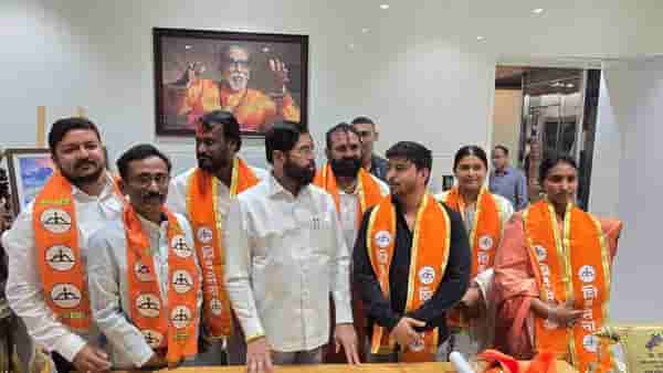 Shivsena: ऑपरेशन टायगरची उद्धव सेनेला मुंबईत भीती? अकोल्यात सर्वात मोठा धक्का; निवडून आलेले 4 नगरसेवक शिंदे गटात