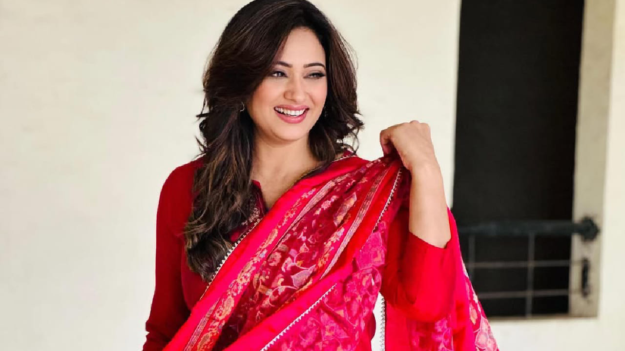 श्वेता तिवारीचा दोन वेळा घटस्फोट झाला असून ती दोन मुलांची आई आहे.