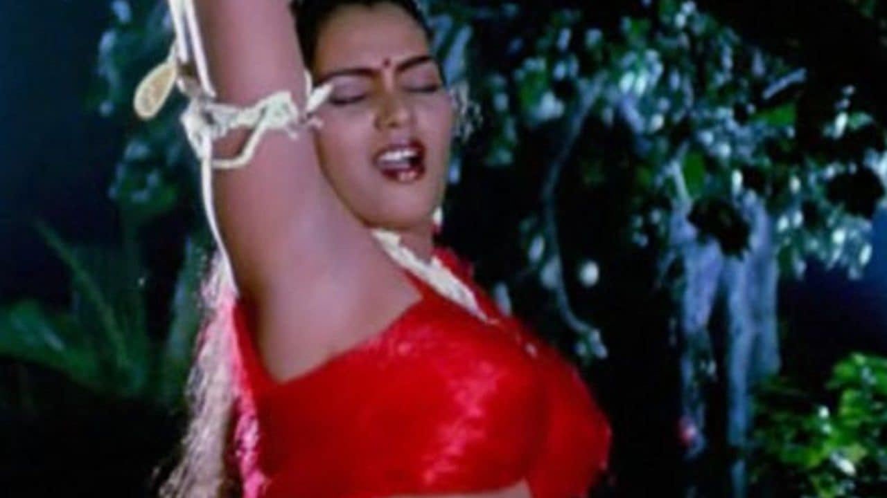 वयाच्या 14 व्या वर्षी त्यांचे जबरदस्तीने लग्न लावण्यात आले. मात्र, वैवाहिक आयुष्यात त्यांना छळ सहन करावा लागल्याने त्यांनी काही वर्षांतच हे नाते तोडण्याचा धाडसी निर्णय घेतला. त्यानंतर त्या चेन्नईला आपल्या नातेवाईकांकडे गेल्या आणि तिथे त्यांनी टच-अप आर्टिस्ट म्हणून काम करण्यास सुरुवात केली. याच काळात त्यांनी चित्रपटांमध्ये छोट्या भूमिका करायला सुरुवात केली.