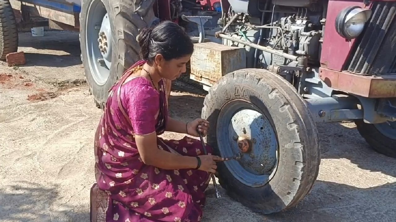 सोनाली यांचे शिक्षण हे दहावीपर्यंत झालं असून या कामात पतीच्या  मित्रांसह भाऊ आणि माहेरच्यांनी मदत केल्याचे त्यांनी सांगितले. सोनाली देसाई यांना आर्थिक मदतीची गरज असून त्यांना विधवा निराधार पेन्शन योजनेसह  महिला संबंधित शासनाच्या असलेल्या विविध योजना बाबतही माहिती नसल्यास समोर आला आहे