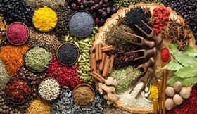 घरी अगदी झटकेपट किचन किंगपासून ते बिर्याणीपर्यंत बनवा 'हे' मसाले.