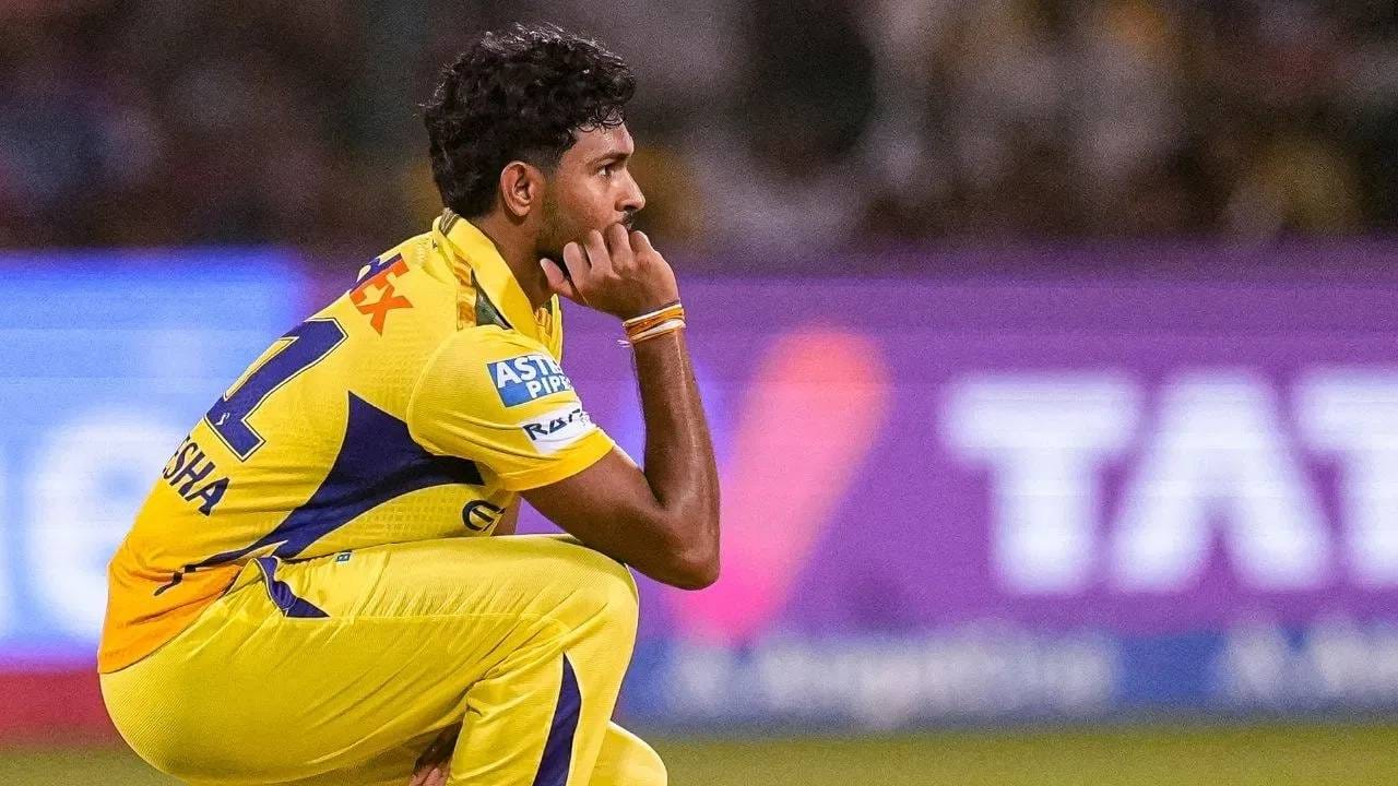 मतीषा पतिरणाला टी20 वर्ल्ड कप दरम्यान ऑस्ट्रेलिया विरुद्ध मॅचमध्ये दुखापत झाली होती. त्यामुळे तो टुर्नामेंटमधून बाहेर गेला. त्यानंतर तो अजूनही फिट झालेला नाही. (Photo: PTI)